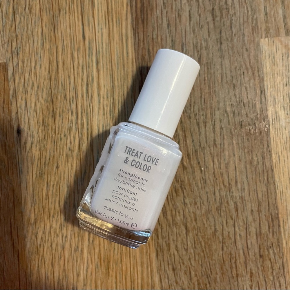 🌟 FREE Add-On Essie Treat Love & Color